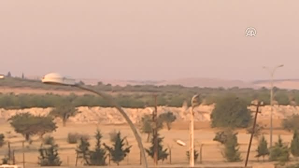 Cerablus\'taki Daeş ve Menbiç\'teki Pyd Güçlerine Topçu Ateşi