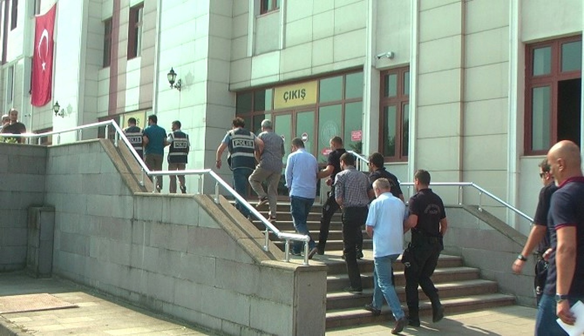 Düzce\'de Fetö\'den Gözaltına Alınan 7 Kişi Adliyeye Sevk Edildi