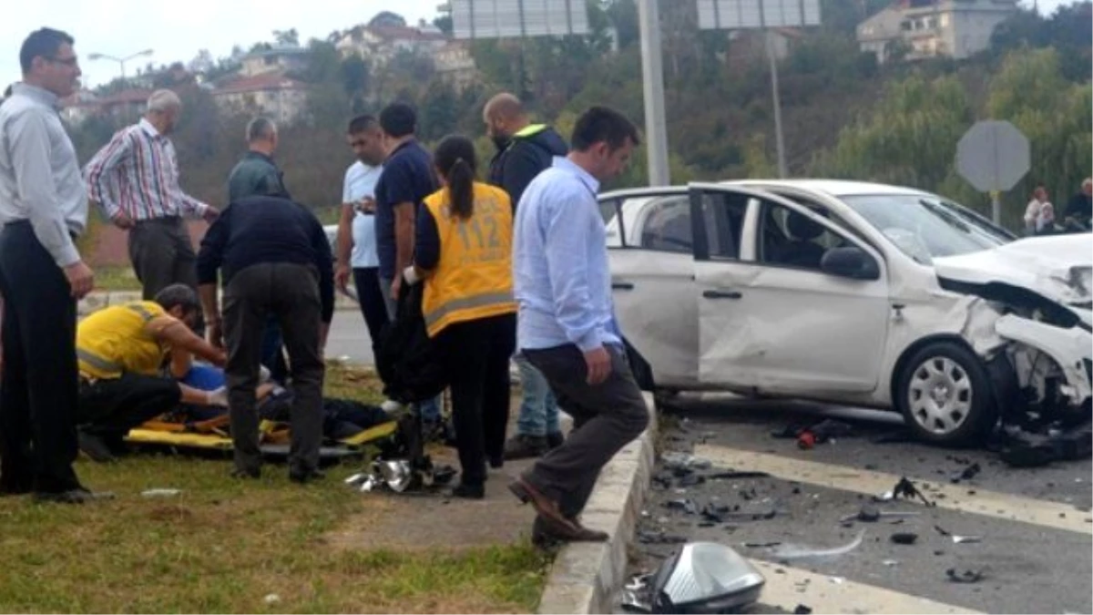 Düzce\'de Trafik Kazasında 9 Kişi Yaralandı