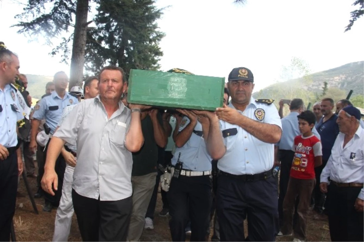 Emekli Emniyet Müdürü Toprağa Verildi