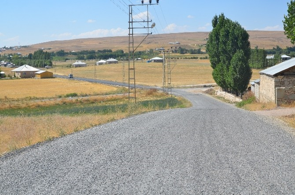 Erciş Belediyesi\'nden Yol Asfaltlama Çalışması