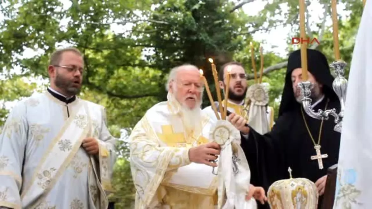 Erdek Patrik Bartholomeos Erdek\'te Ayin Yönetti Dünyanın Terörden Kurtulması İçin Dua Ettik