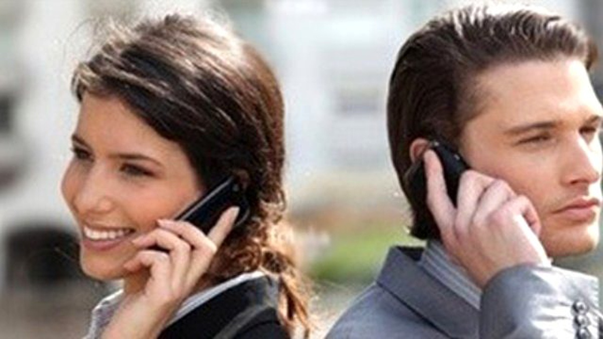 Erkekler Telefonlarından Sadece 21 Saniye Ayrı Kalabiliyor