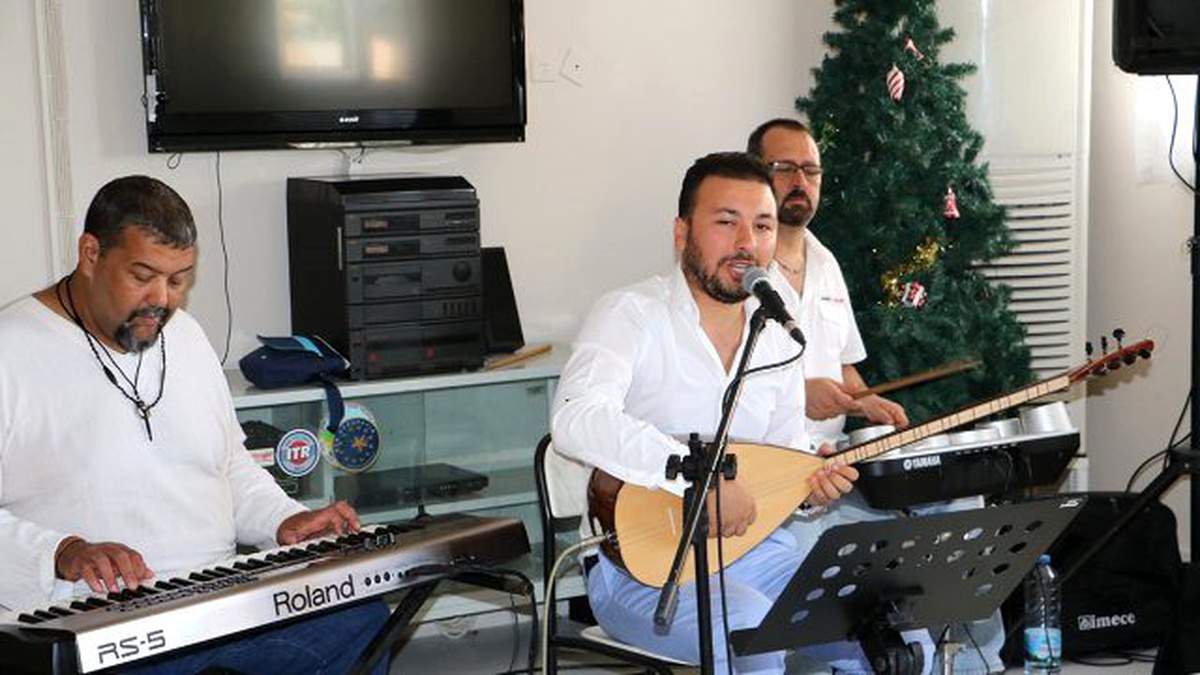 Huzurevi\'nde Doğum Günü Eğlencesi