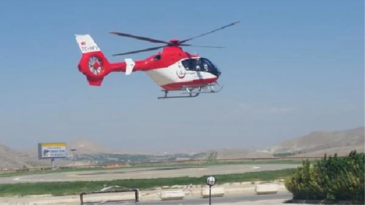 Kazada Yaralanan Sürücü, Helikopterle Malatya\'ya Götürüldü