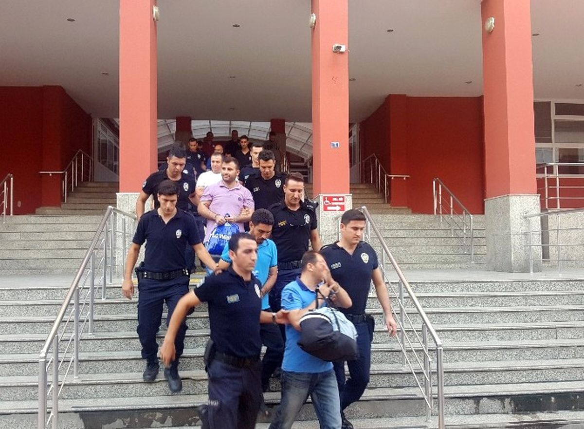 Kocaeli\'de 8 Polis Daha Tutuklandı