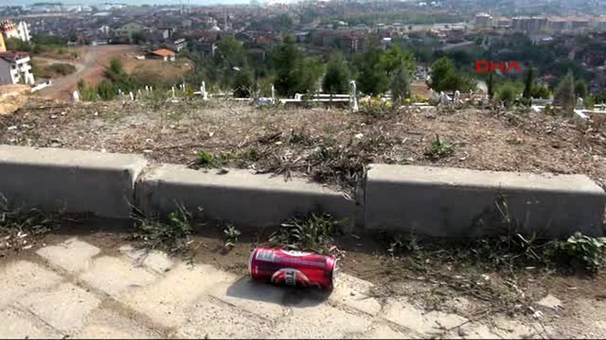 Kocaeli Mezarları Tahrip Edip Taşlara Uygunsuz Yazı Yazdılar