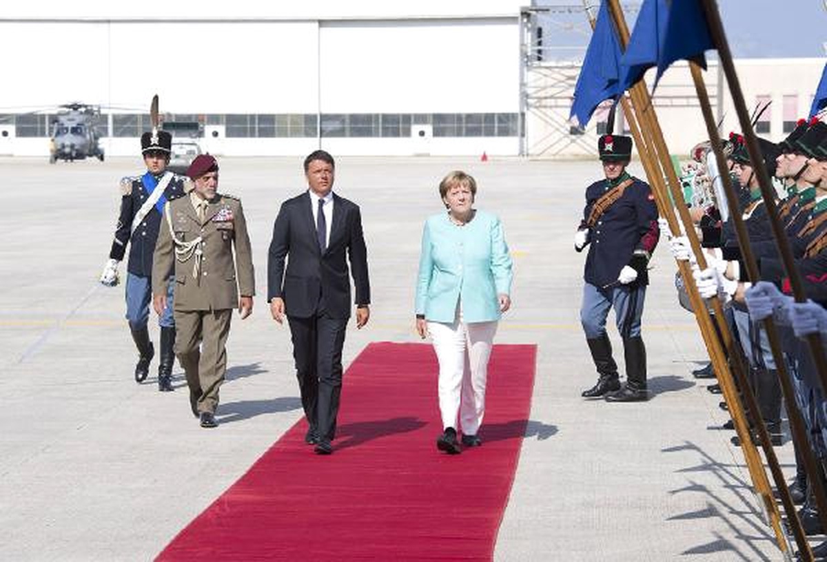 Merkel "Türkiye Olmadan İnsan Kaçakçılarıyla Mücadeleyi Kazanamayız"