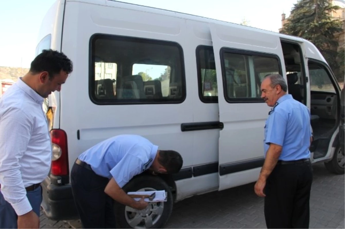 Okul Servis Araçlarının Kontrolleri Devam Ediyor