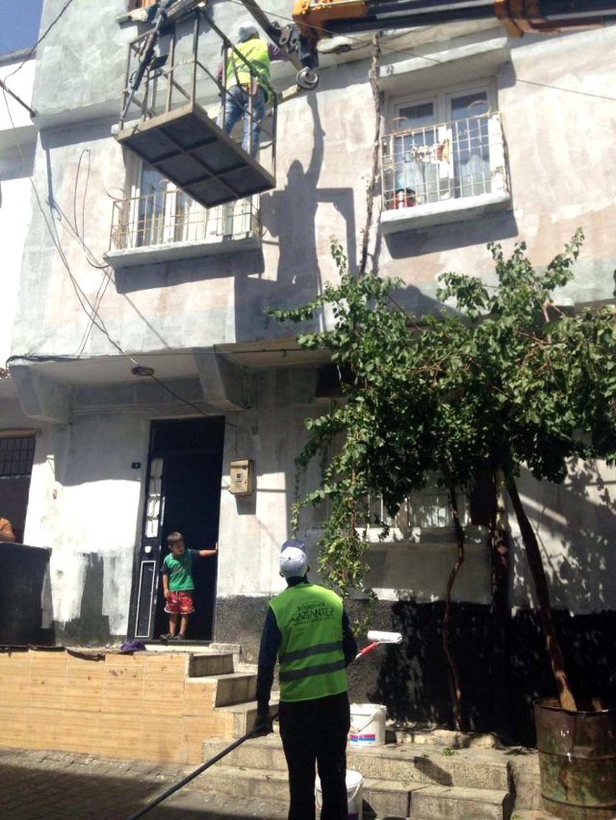Patlamadan Hasar Gören Ev, İş, Cadde Ve Sokakları Büyükşehir Onarıyor