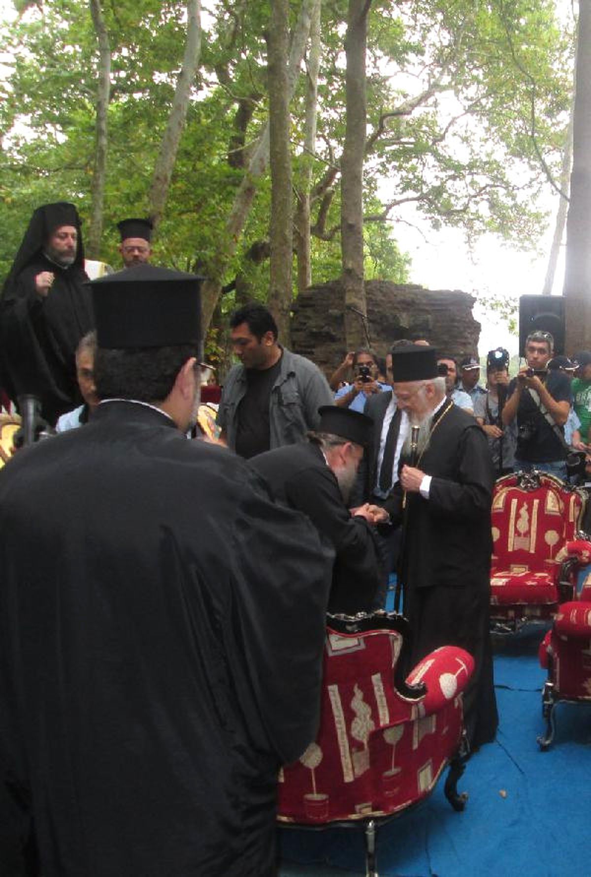 Patrik Bartholomeos Erdek\'te Ayin Yönetti: Dünyanın Terörden Kurtulması İçin Dua Ettik