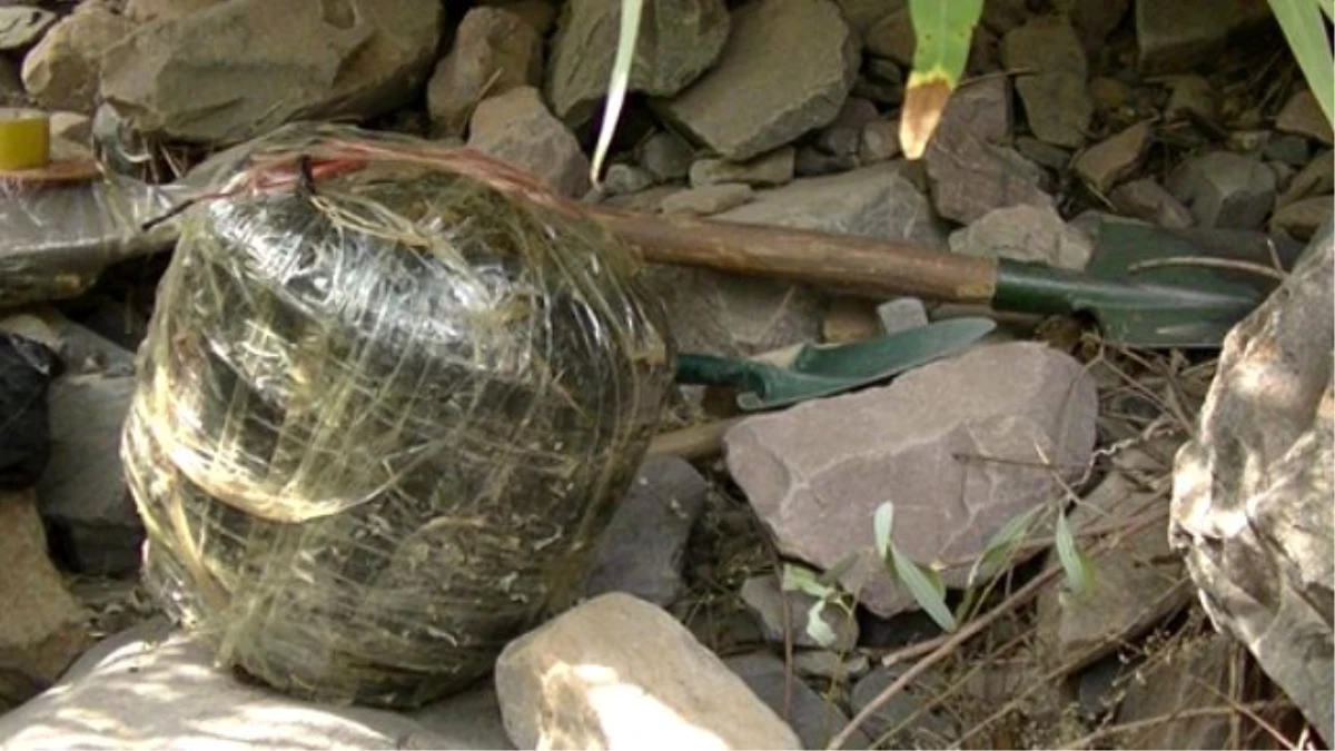PKK\'lı Teröristlerce Yola Patlayıcı Tuzaklanması