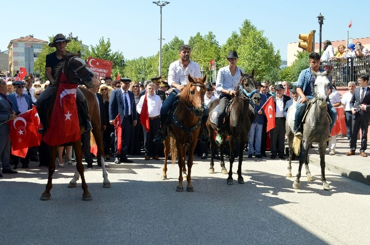 Şapka ve Kıyafet İnkılabı Kutlamaları, Kortej Yürüyüşüyle Başladı