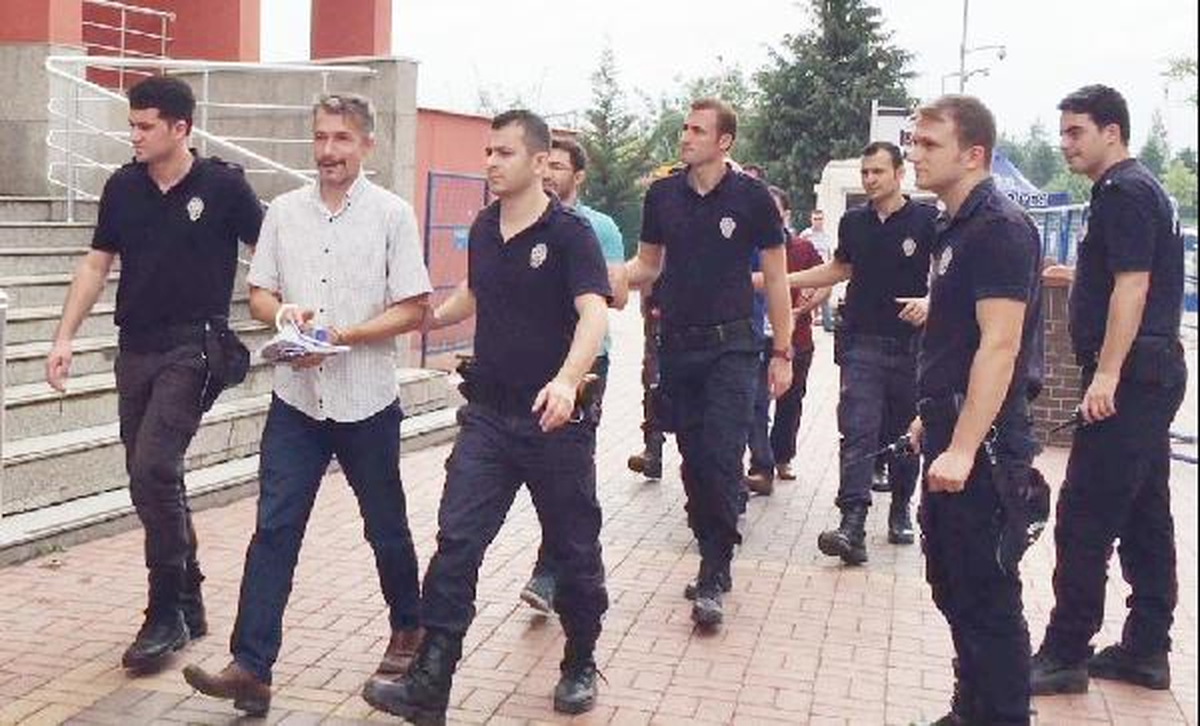 Savcılık İtirazı Üzerine Yeniden Gözaltına Alınan Polisler Adliyeye Sevk Edildi