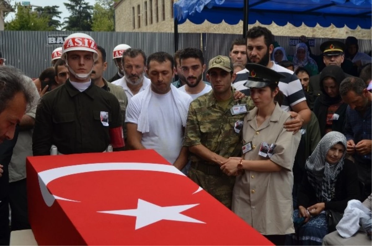 Şehit Uzman Çavuş Murat Durmaz Memleketi Trabzon\'da Son Yolculuğuna Uğurlandı