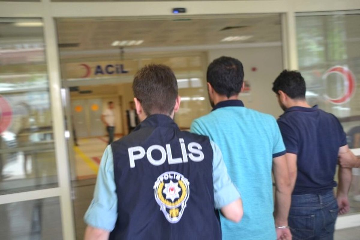 Siirt\'te 4 Polis Tutuklandı