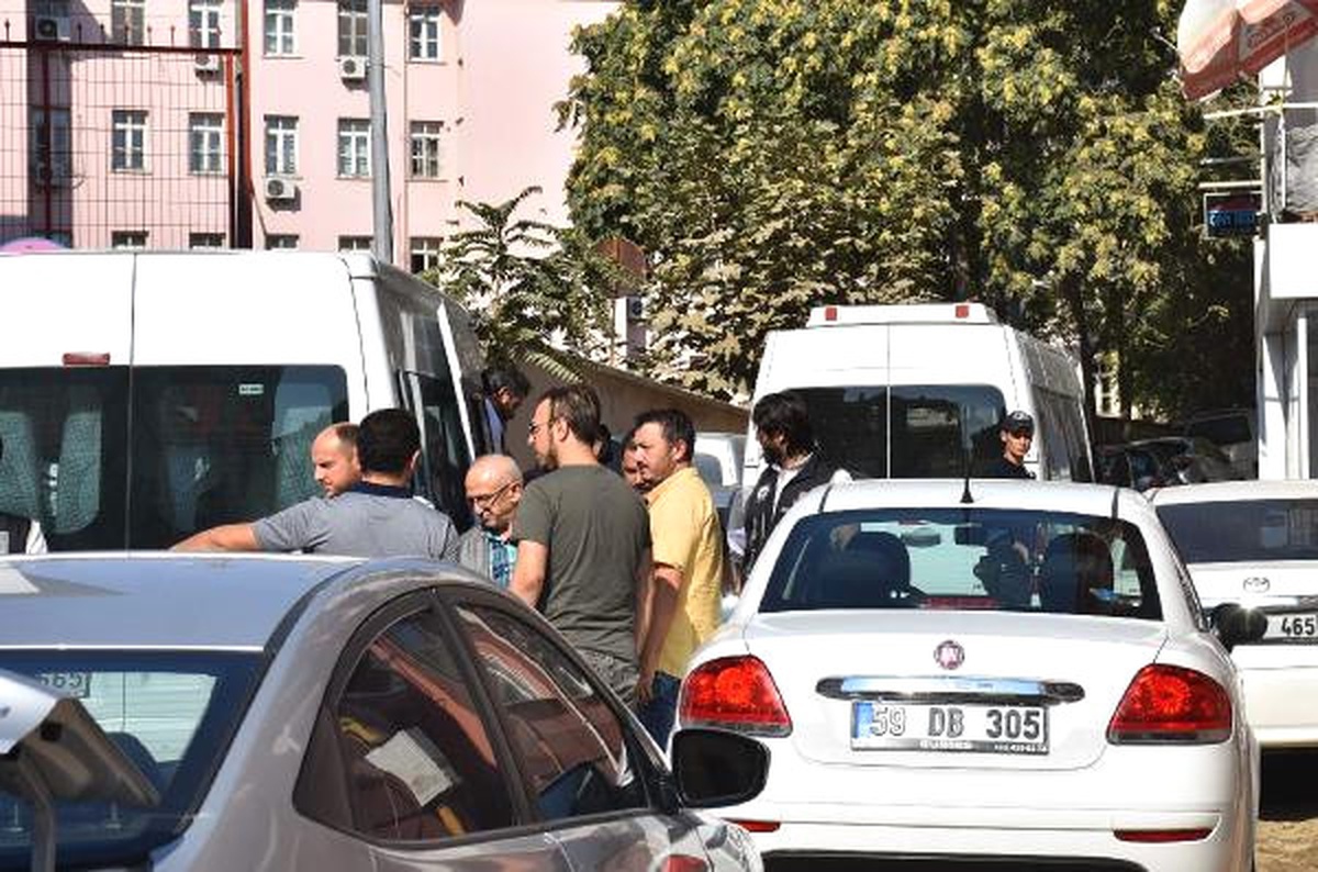 Tekirdağ\'da Fetö Şüphelisi 20 Kişi Adliyede