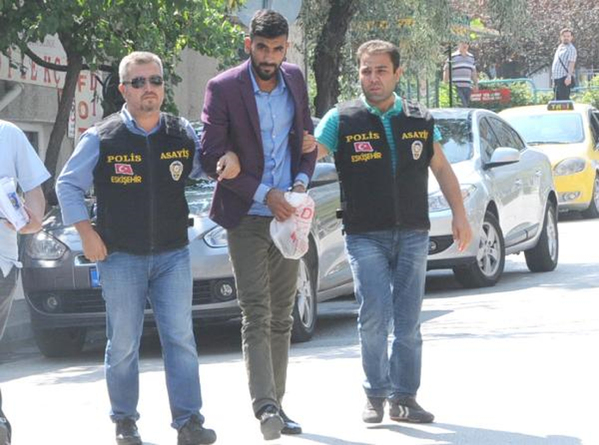 Telefon Dolandırıcısı Parayı Almaya Gelince Yakalandı