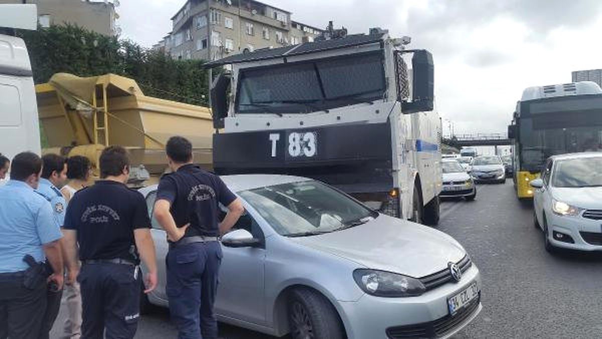 Toma, D-100\'de Otomobile Çarptı