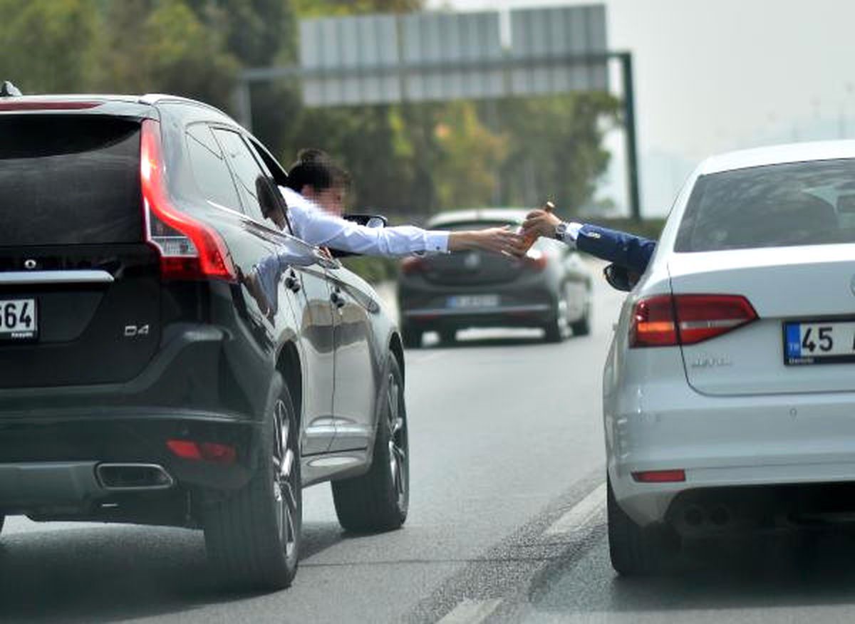 Trafiğin Ortasında Bira Alışverişi