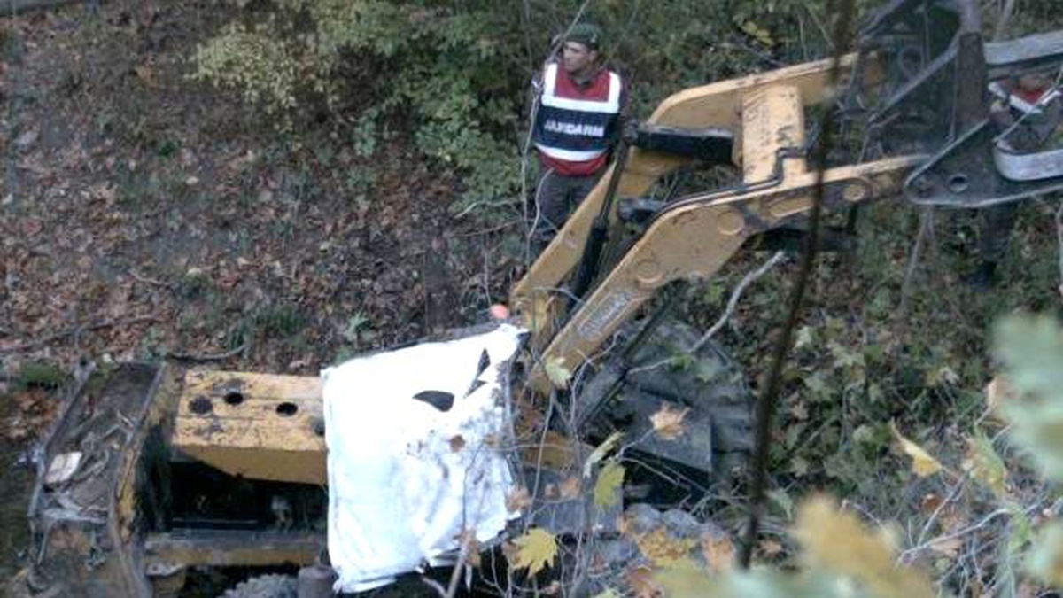 Uçuruma Yuvarlanan İş Makinesinin Operatörü Öldü