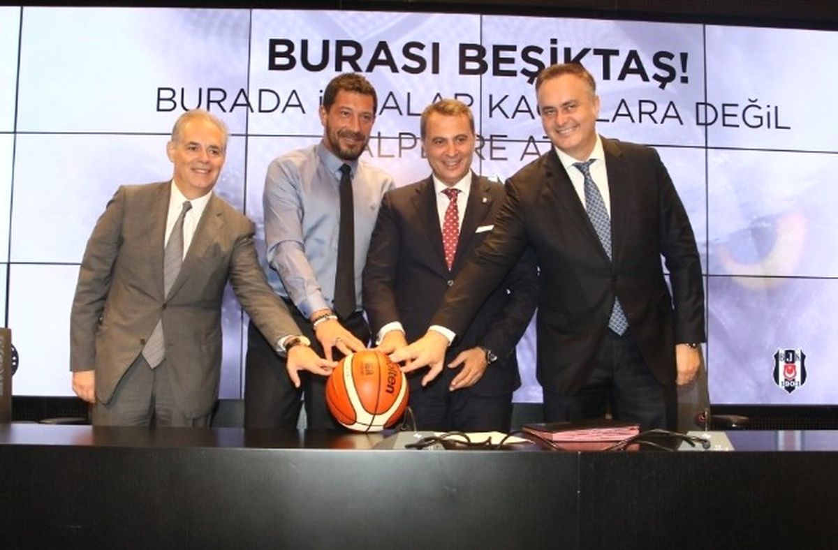 Ufuk Sarıca İmzayı Attı