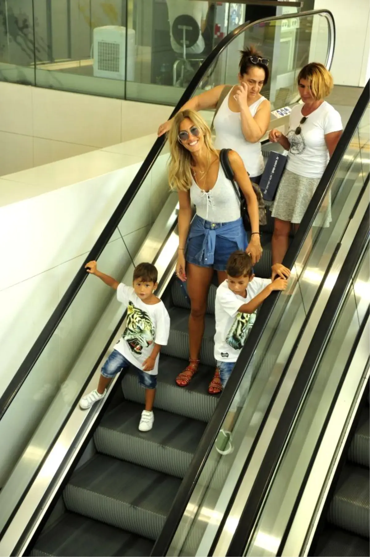 Uzay - Kuzey Altuğ\'un Çağla Şıkel\'le Keyifleri Başka