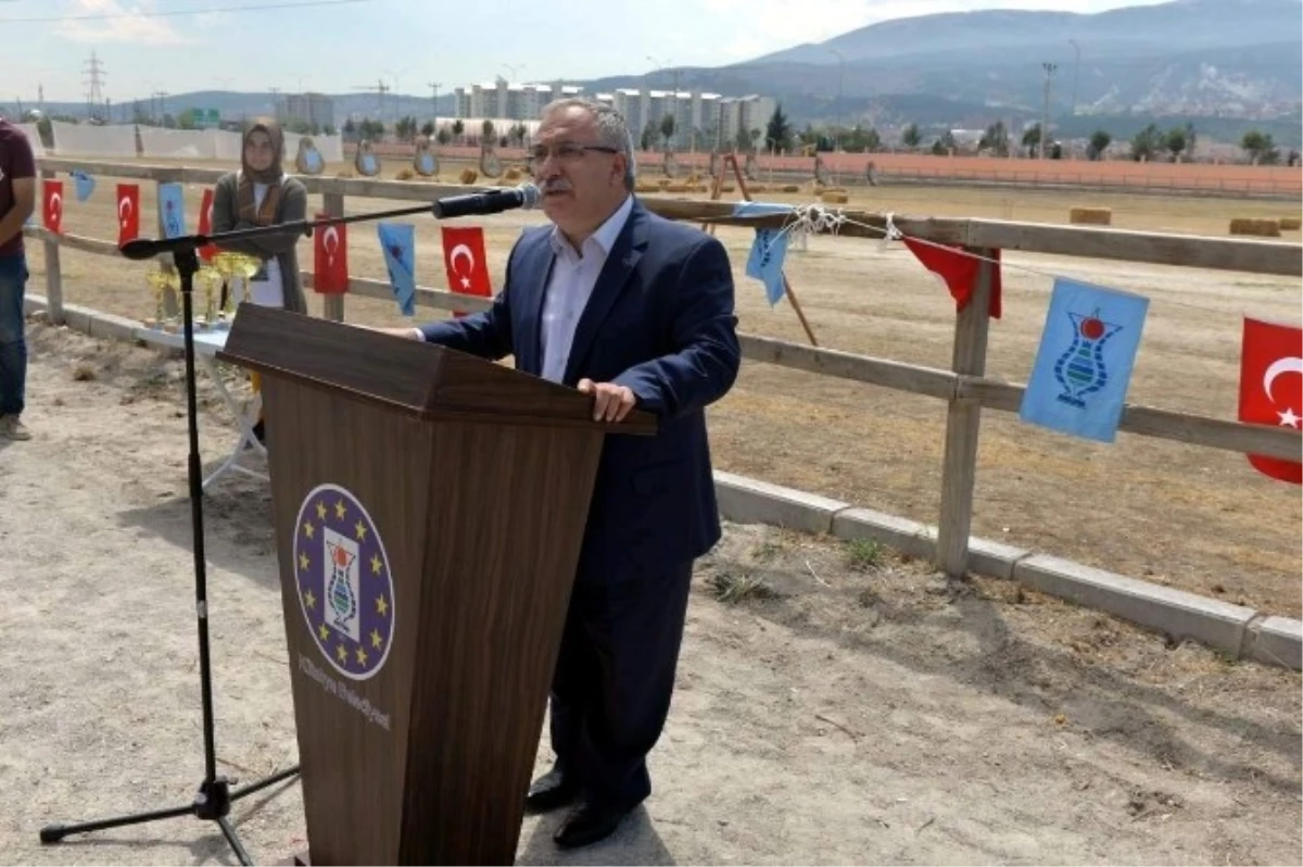 Vali Ahmet Hamdi Nayir: Okçuluk Festivali\'nin Kütahya\'da Düzenlenmesi Sevindirici Bir Gelişme