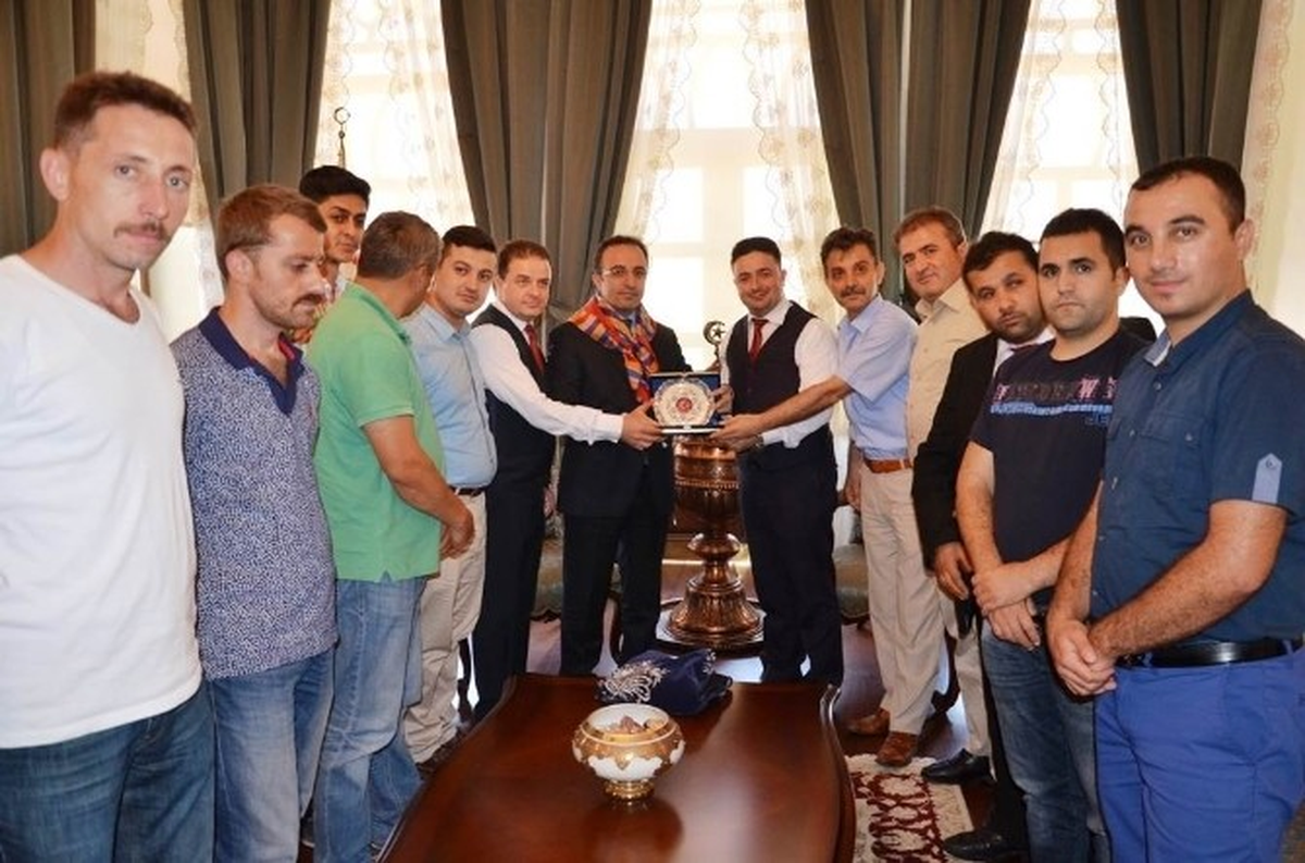 Vali Çataklı\'ya Çankırılı Hemşerilerinden Ziyaret