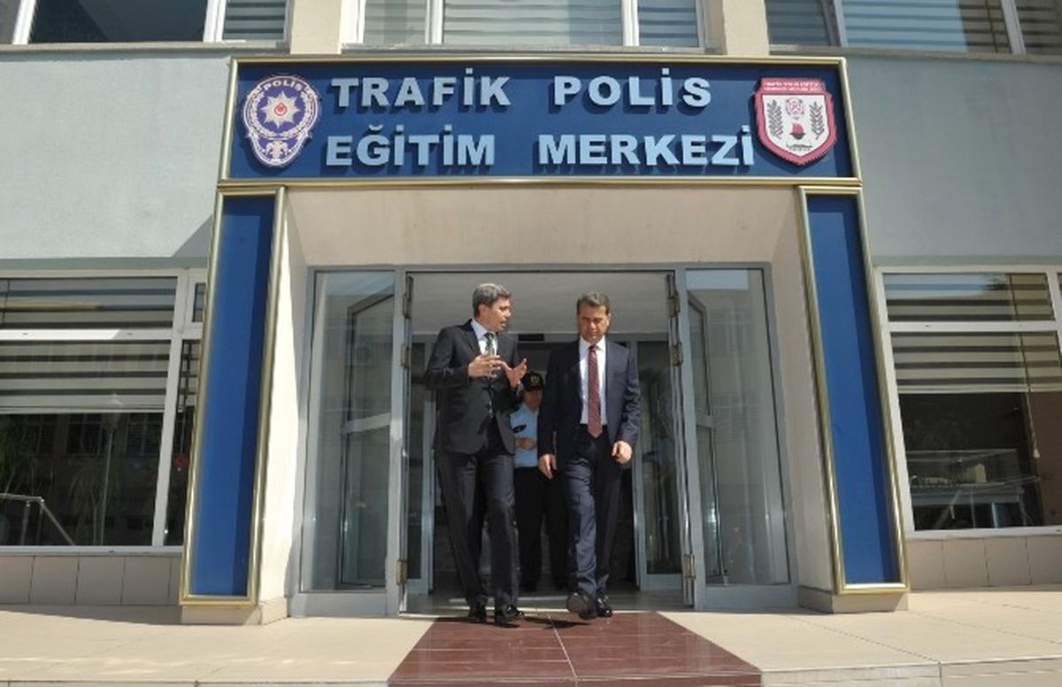 Vali Çelik, Trafik Polis Eğitim Merkezi\'ni Ziyaret Etti
