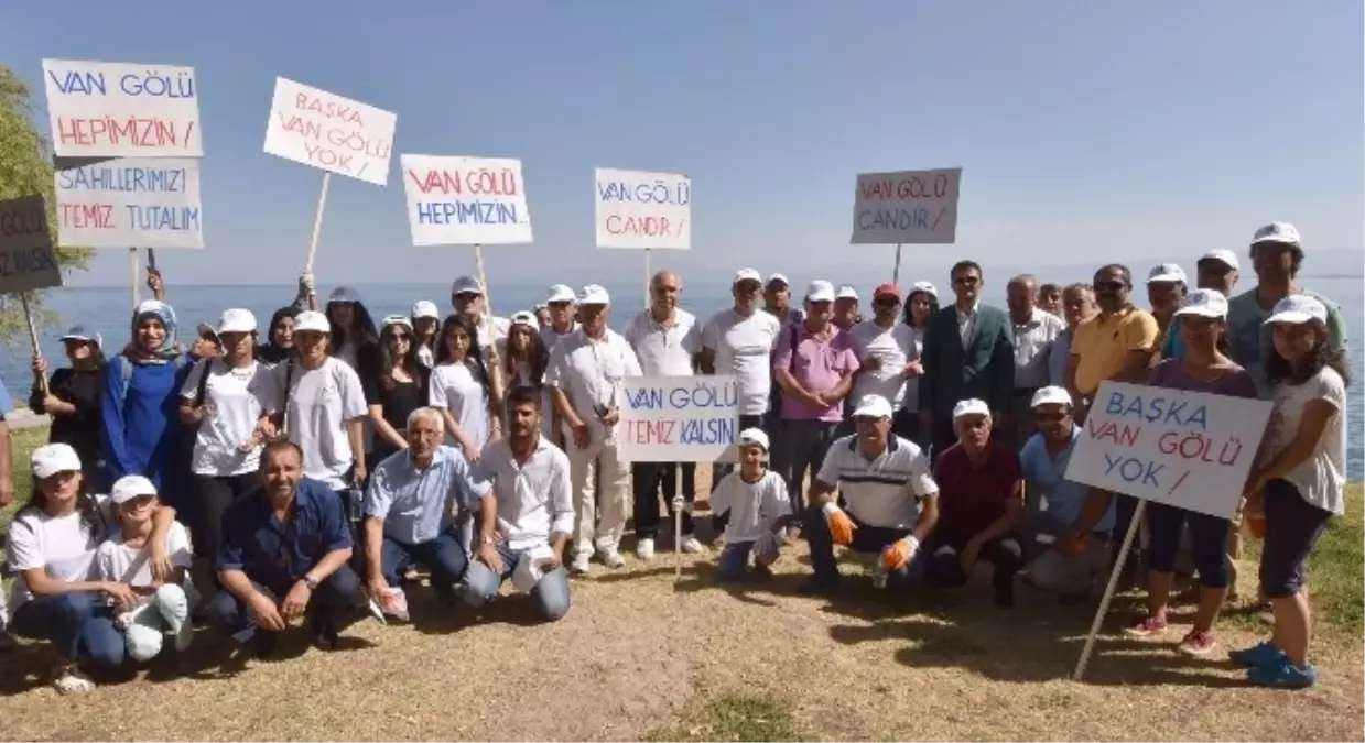 Van Gölü Sahilinde Temizlik Kampanyası