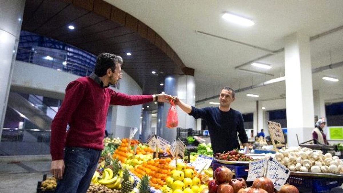 Köylü Pazarları Yenimahallelilerin Beğenisine Sunuldu