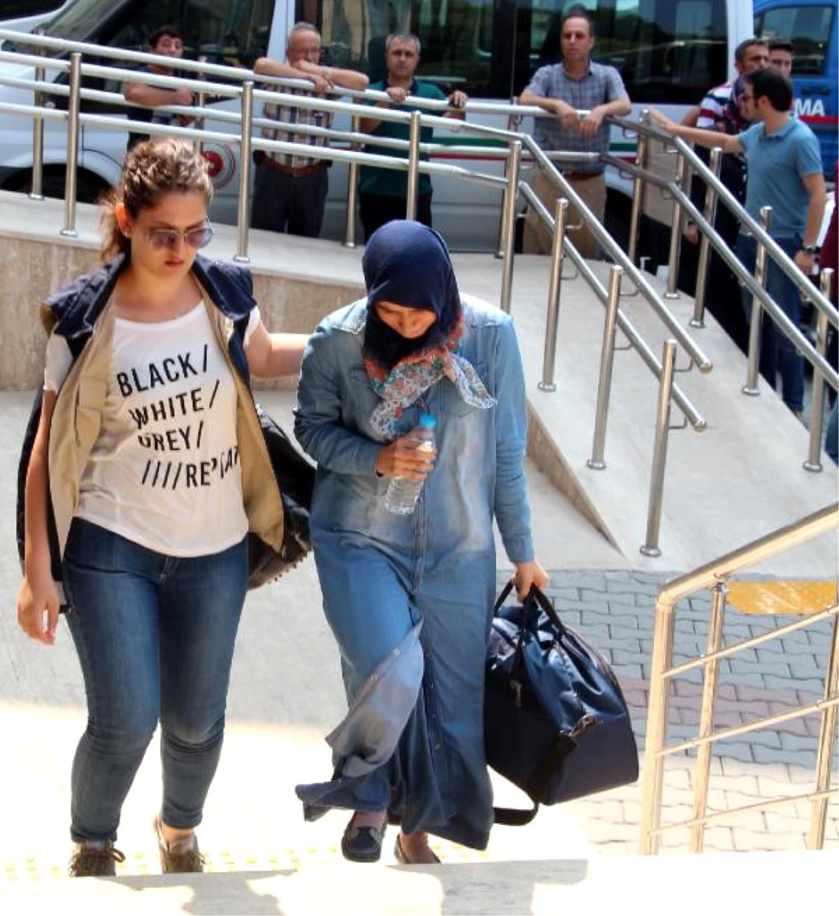 Zonguldak\'ta Fetö Soruşturmasında 13 Kişi Adliyede