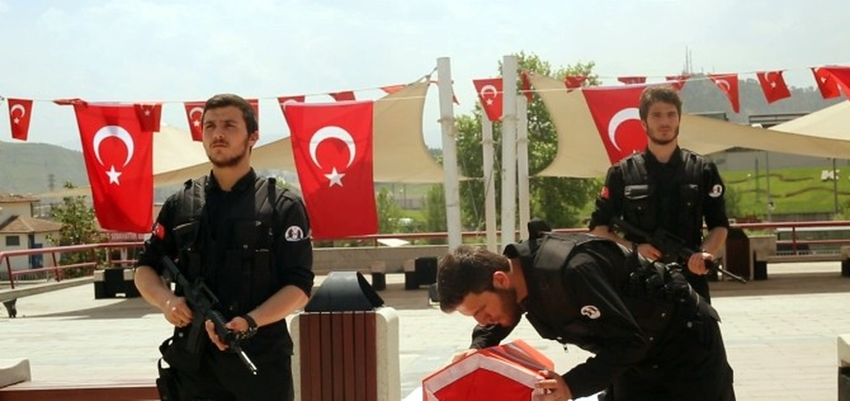 150 Tabutla Çektiği "Son Nokta" Filmini Şehit Ailelerine Armağan Etti