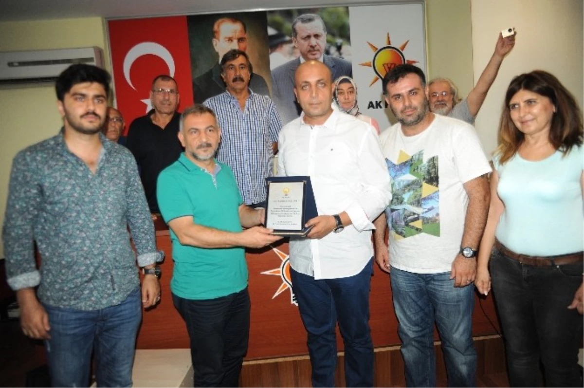 AK Parti Yenişehir İlçe Yönetiminden İşadamı Bozkurt\'a \'Demokrasi\' Plaketi