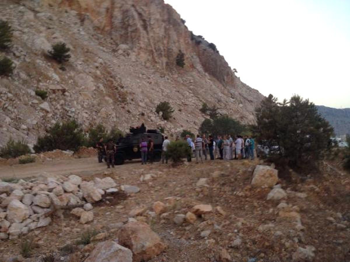Antalya\'da Jandarma Minibüsüne Bombalı Saldırı: 2 Yaralı (5)