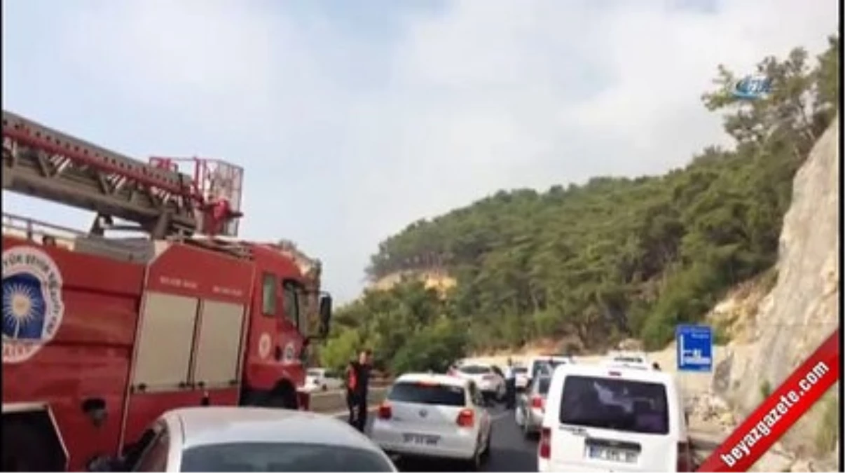 Antalya Kemer\'de Askeri Araca Saldırı: 3 Yaralı