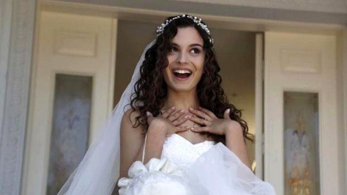 Aslı Bekiroğlu kimdir ? Gülümse Yeter'in hırçın güzeli