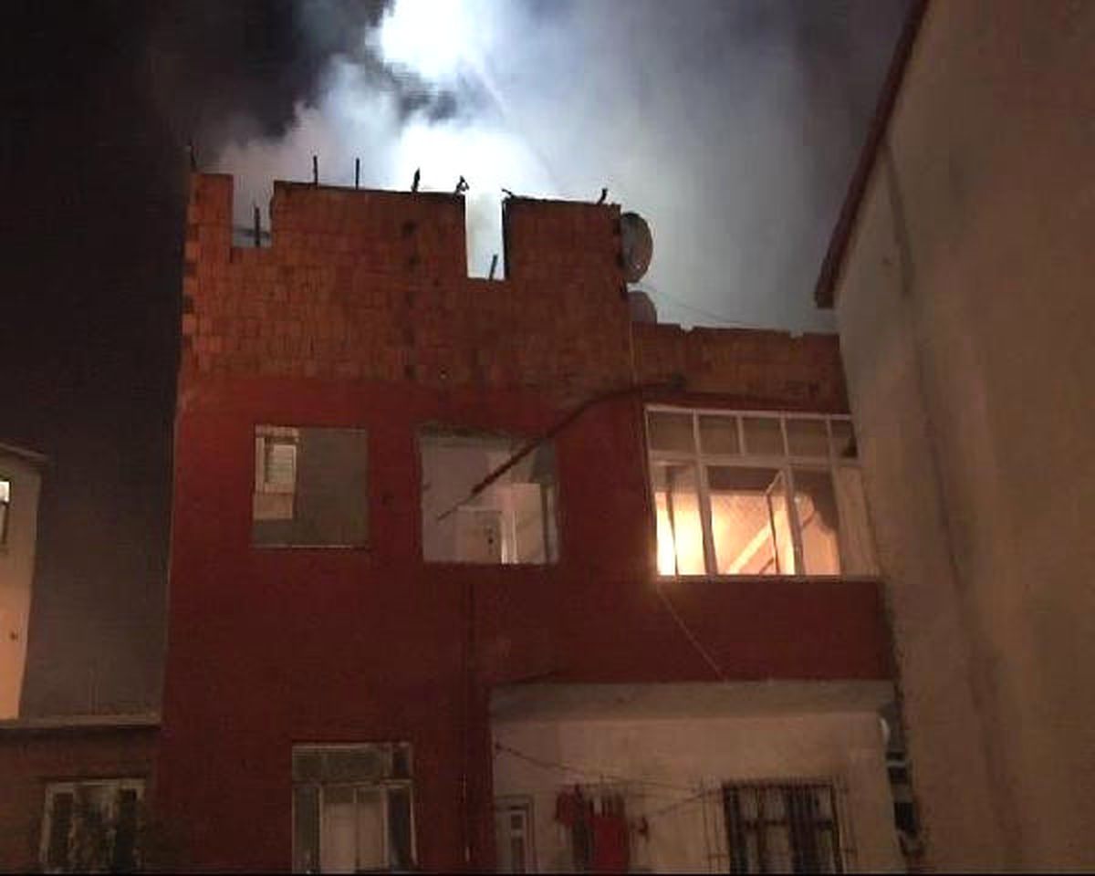 Beyoğlu\'nda Korkutan Yangın