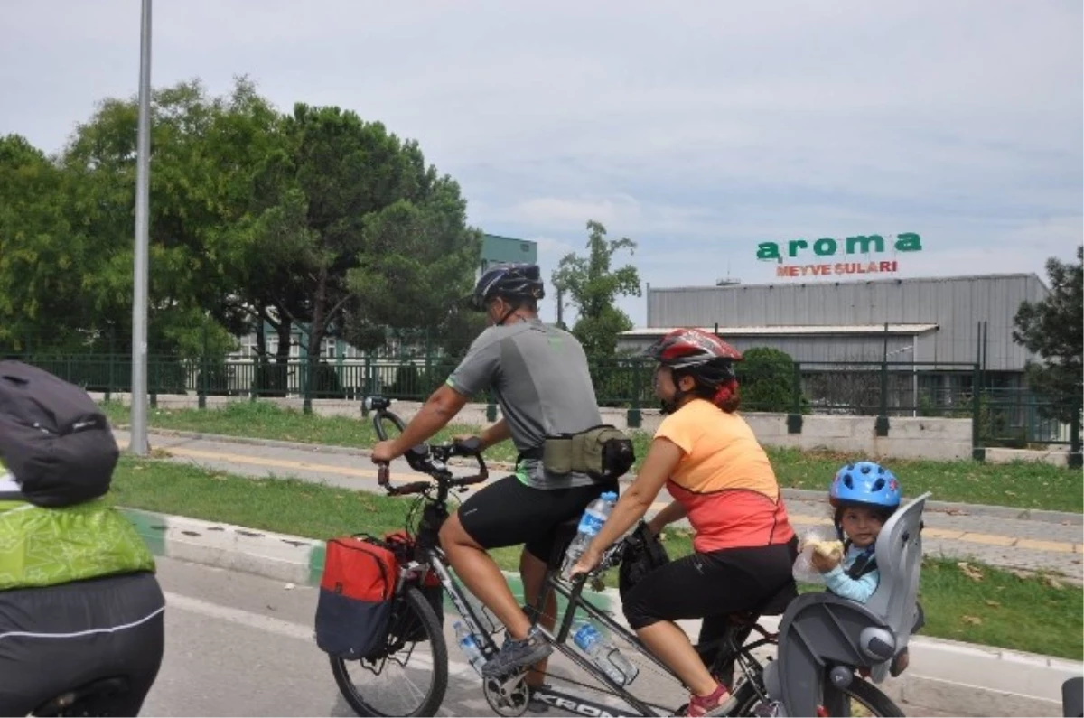 Bisiklet Tutkunu Aile Bin Kilometre Pedal Çevirdi
