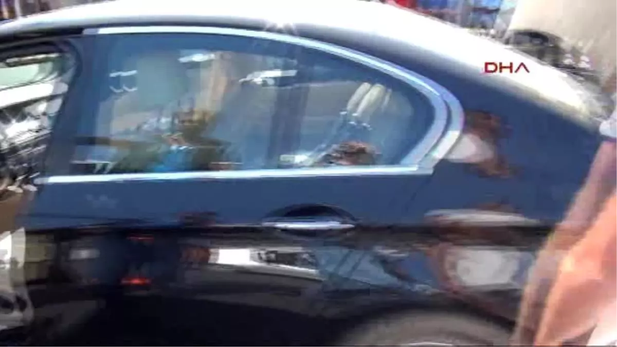 Çanakkale\'de Feribottan İnen Araçlar Dedektör Köpek ile Aranıyor