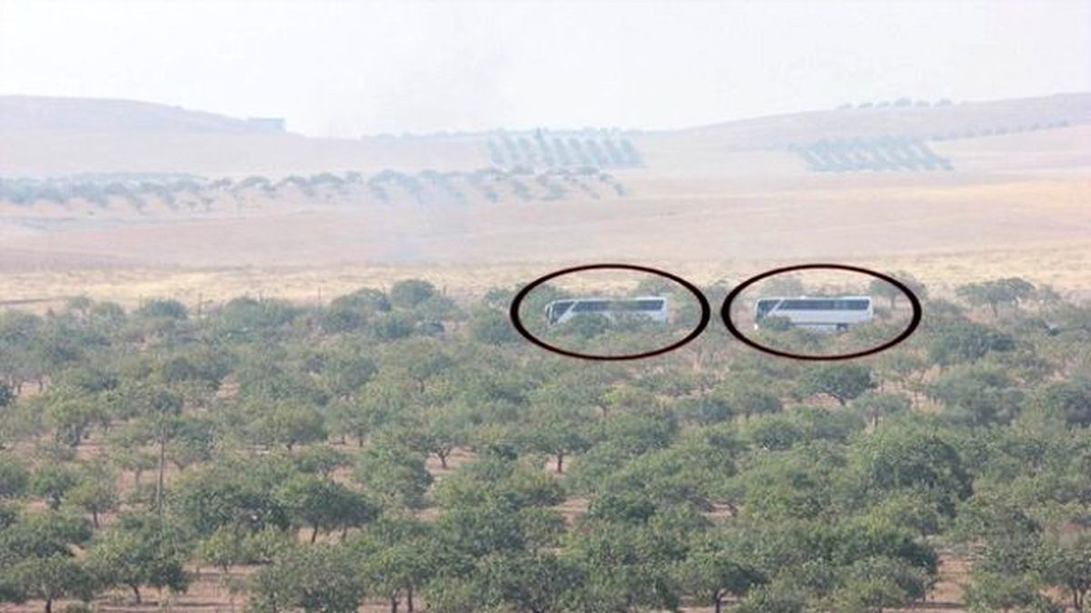 Sınırda Dikkat Çeken Sivil Otobüsler