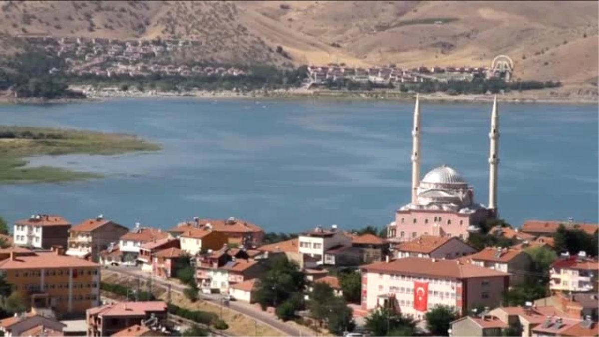 Doğudaki Tatilcilerin Gözdesi: "Hazar Gölü"