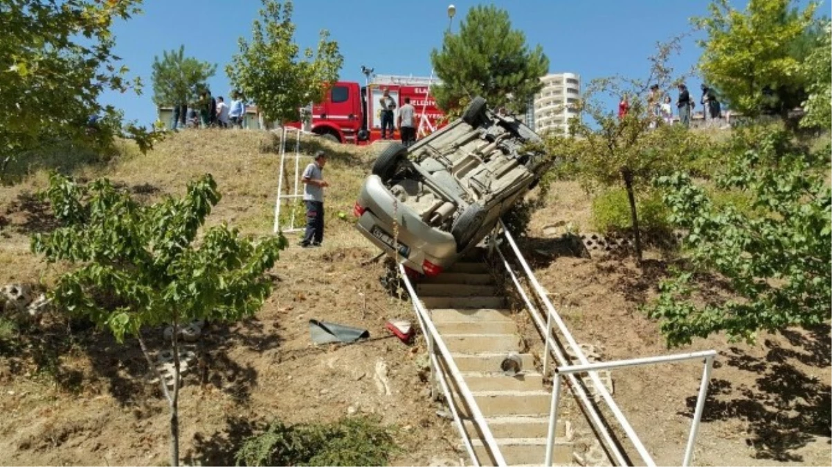 Elazığ\'da Otomobil Şarampole Uçtu: 2 Yaralı