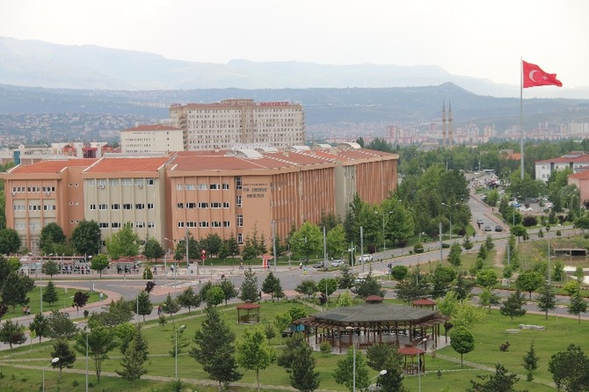 Erü\'ye 10 Bin 78 Öğrenci Kayıt Yaptırdı