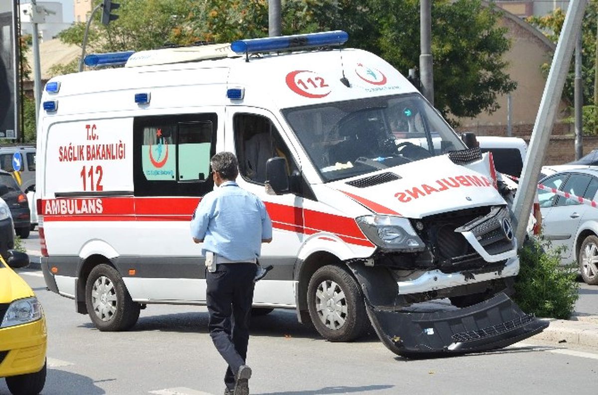 Eskişehir\'de Ambulans Kazası