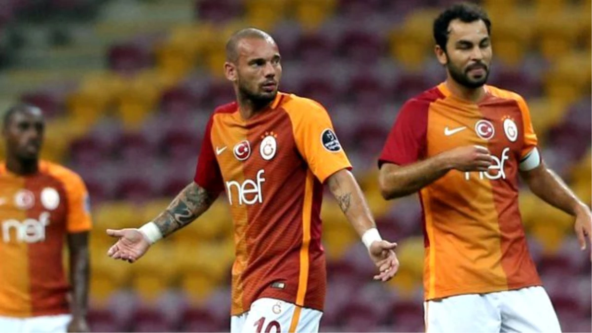 Galatasaray\'da Riekerink ve Yöneticiler Futbolculara Tepki Gösterdi