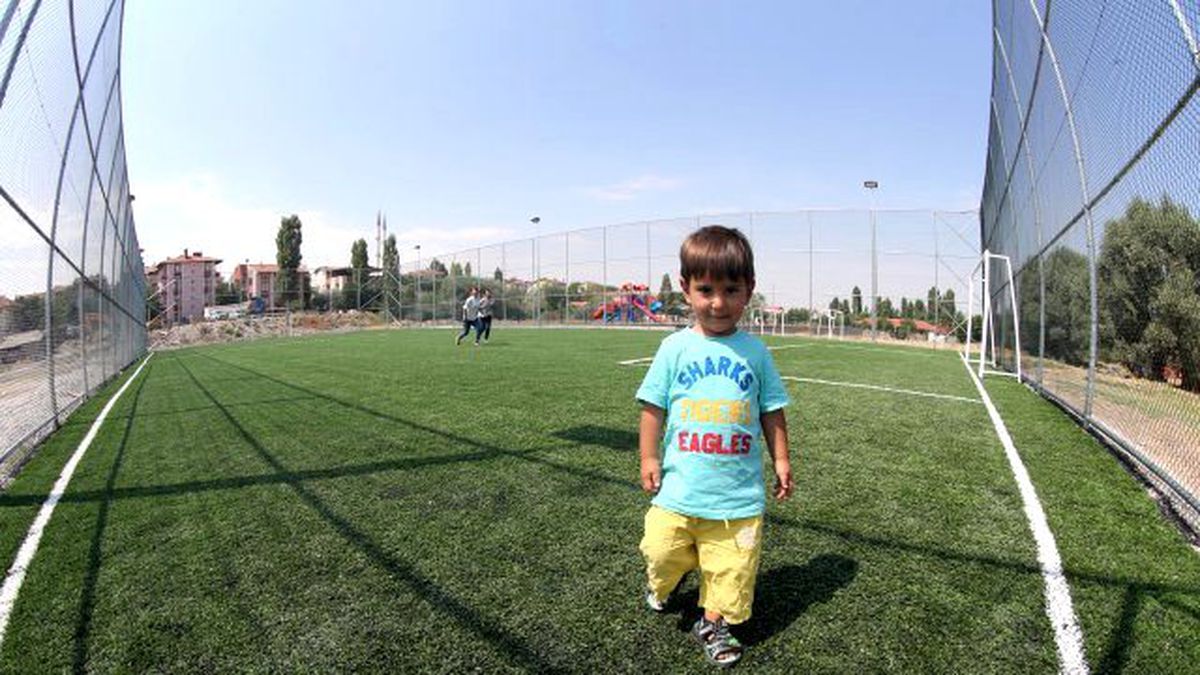 Gölbaşı\'nda 5 Mahalle\'ye Halı Saha