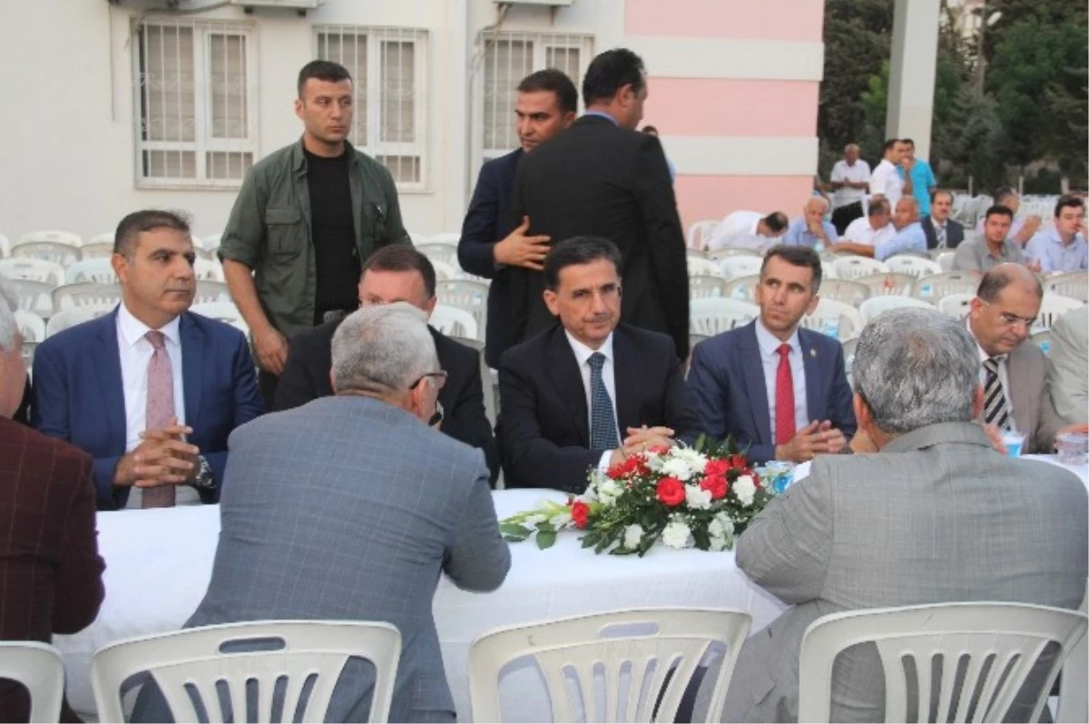 Hatay\'da Demokrasi Şehitleri 40. Gününde Anıldı