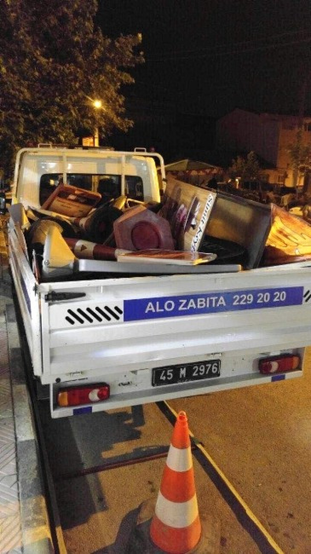 İzinsiz Reklam Materyalleri Toplandı